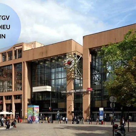 Апартаменты Night Express - Parking Gratuit Lyon Sud *
